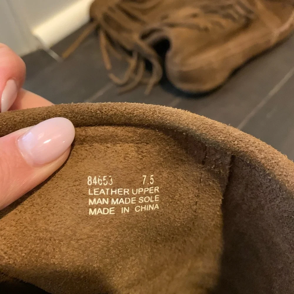 Minnetonka Brown 2 Layer Fridge Boot - Picture 3 of 3